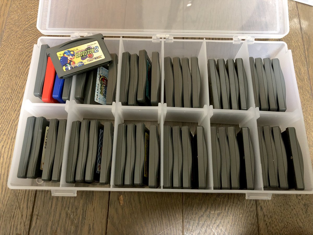 Zシルバー レトロゲーム収集中 100均のダイソーでゲームソフト収納によさそうなものを見つけました 仕切りの位置 縦のみ を調整出来るのでds 3dsとgbaどちらも収納できるのでおすすめですね