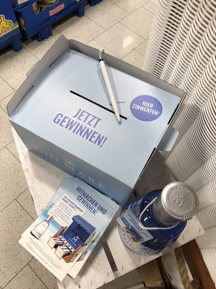 Tolles Gewinnspiel bei <a href="/GinMare/">Gin Mare</a> im Rewe Winterhude. Strandkorb und die Chance auf Corvid am Kugelschreiber. Super Idee und ein dickes Lob ans Marketing. <a href="/REWE_Supermarkt/">REWE</a> <a href="/c_drosten/">Christian Drosten</a>