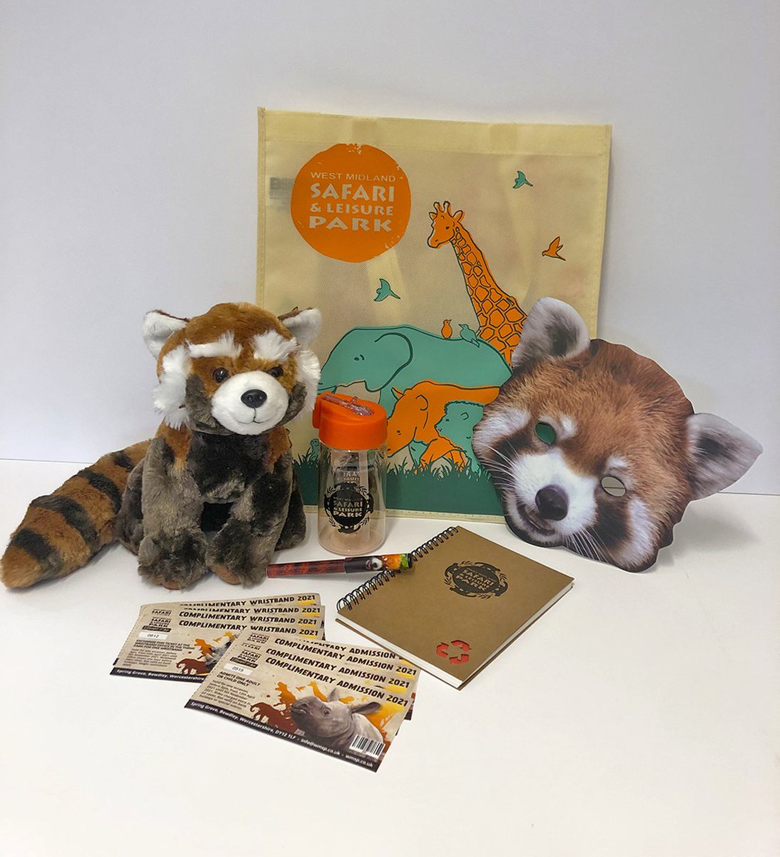 RED PANDA GIVEAWAY! 🧡 To celebrate the opening of Red Panda Retreat, we’re giving away a red panda goody bag and 4 tickets with ride wristbands! RT & Follow to enter 😃 (ENDS 2/8/21) #WMSP #Competition #Win #FreebieFriday