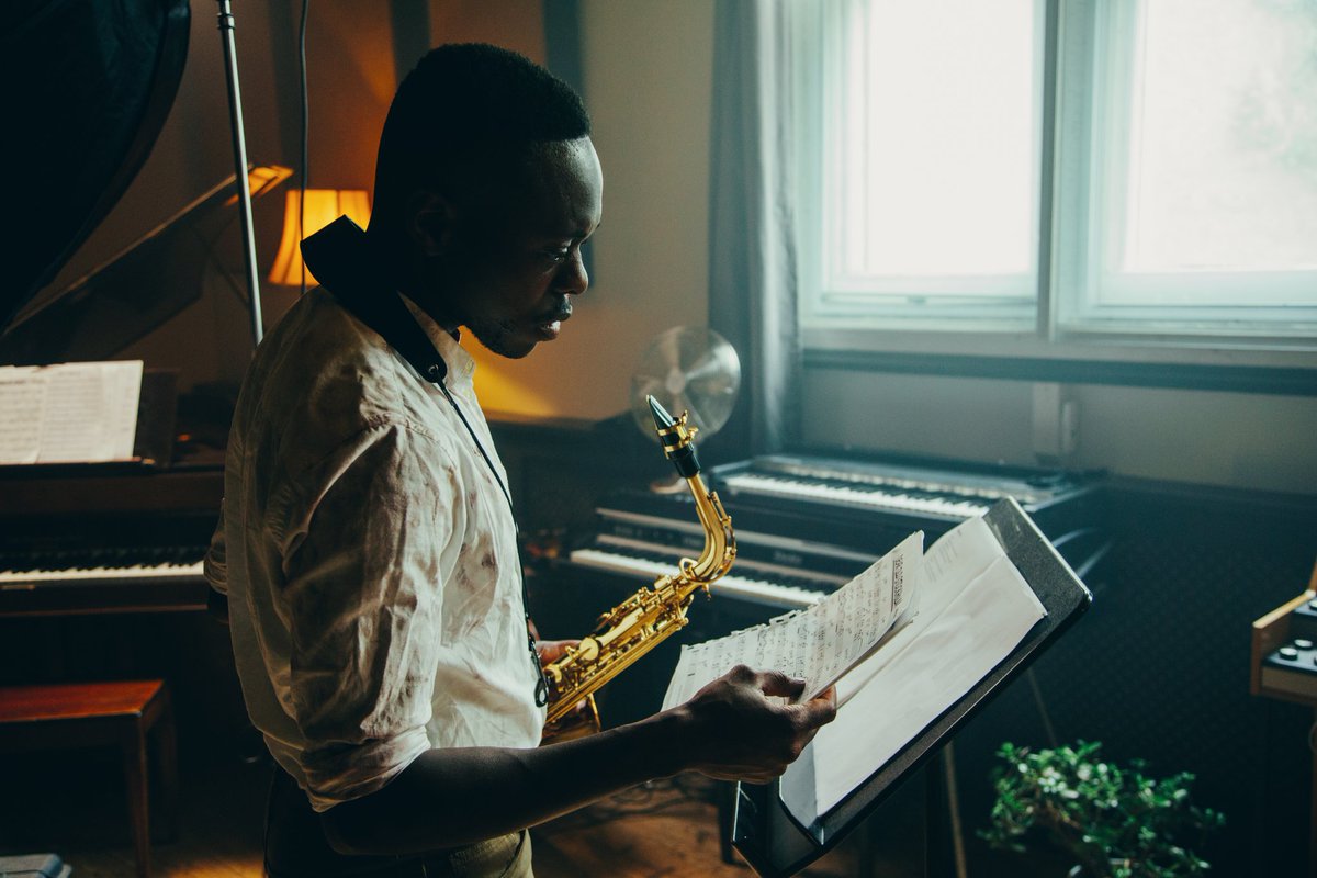 thatguymattf's tweet photo. Lovely BTS stills by @ifilmlove from the recent #pilot #pitch film 'Sunrise Meets Sunset', directed by @AramAtkinson and produced by @MakennaGuyler 

Was #great to with such #talented #acting company in @durassie 🎷 @AkmedKhemalai 🎹 @sanchez_brown 🥁

#jazz #film #actorslife 😎 https://t.co/1iGfw0j99X