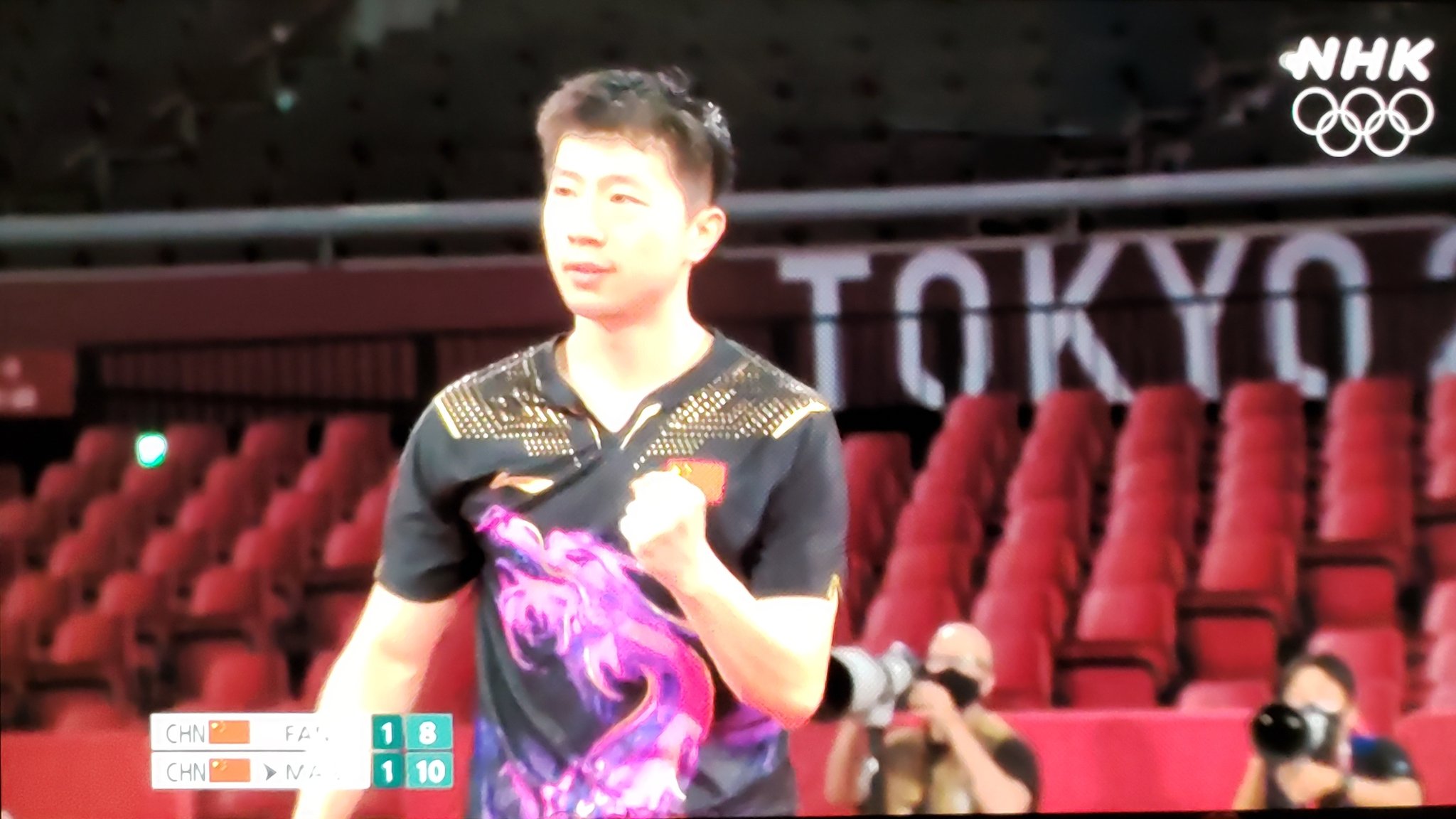 ヤマタツ 卓球 ユニフォーム 日本みたいにグラデーションもいいけど 中国はドラゴン シンガポールはマーライオンとかみたいに何か必ず決まったの描かれてるのもかっこいい 個人的に 代表のこの黒地に金ドットに紫の鮮やかな のユニフォーム特に好きだ