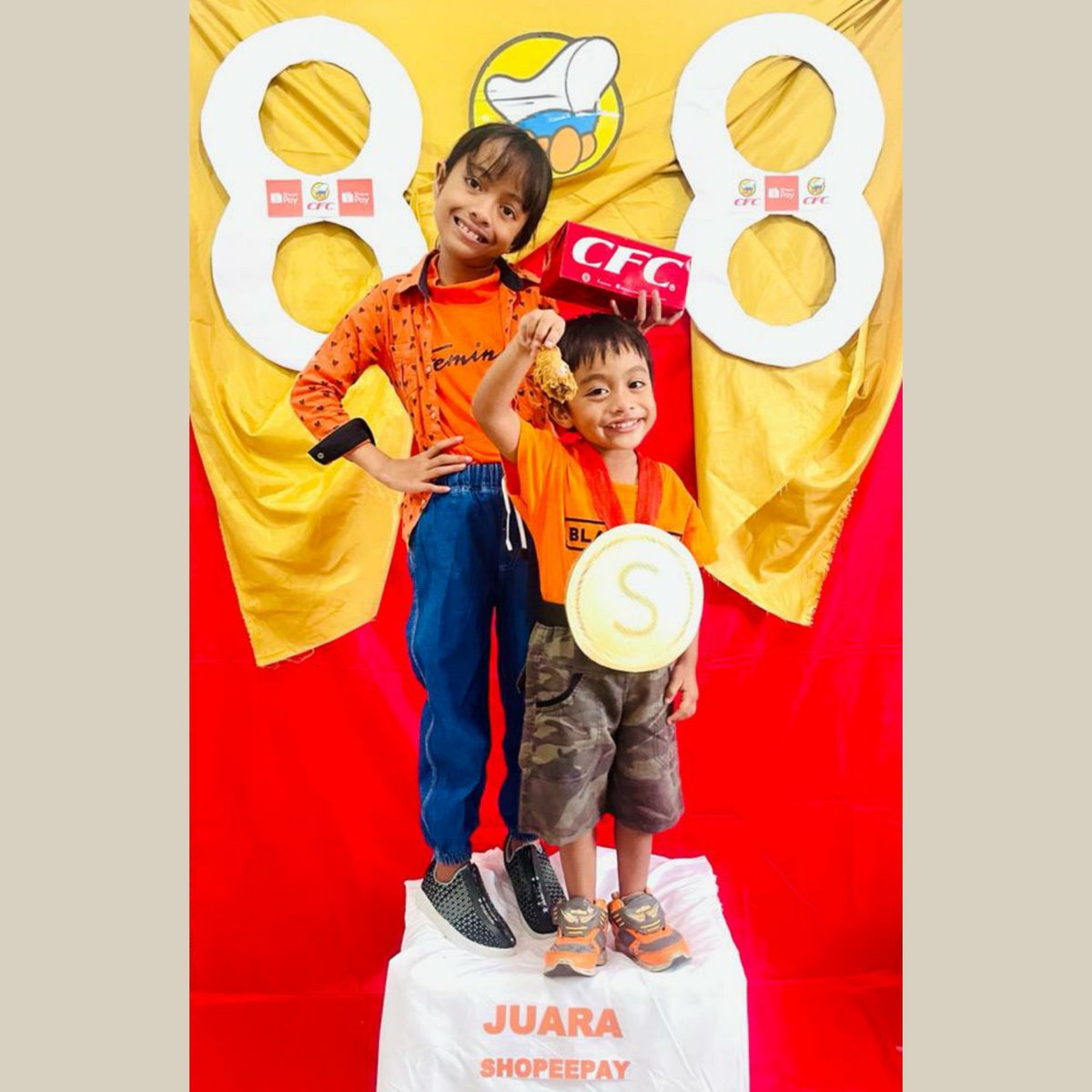 Gienz_'s tweet photo. Hai @ShopeePay_ID menurutku merchant shopeepay paling juara itu CFC donk, karena ayam ini adalah makanan favorit aku dan anak-anakku. Pasti lahap makan nya setiap bunda siapin menu CFC. Bikin mood anak-anak senang dan bunda pun tenang #juarashopeepay
#88juaracashback https://t.co/UguKSs7ZiE