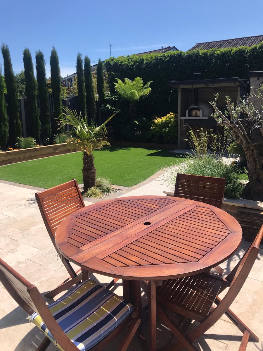 Quickgrass's tweet photo. Our Spotlight Product of the Month is our Cambridge range! Take a look at this beautiful install, you won’t believe it’s artificial grass! The Cambridge range is incredibly realistic in appearance and feel, why not order your sample today! https://t.co/akXwMVZSRf