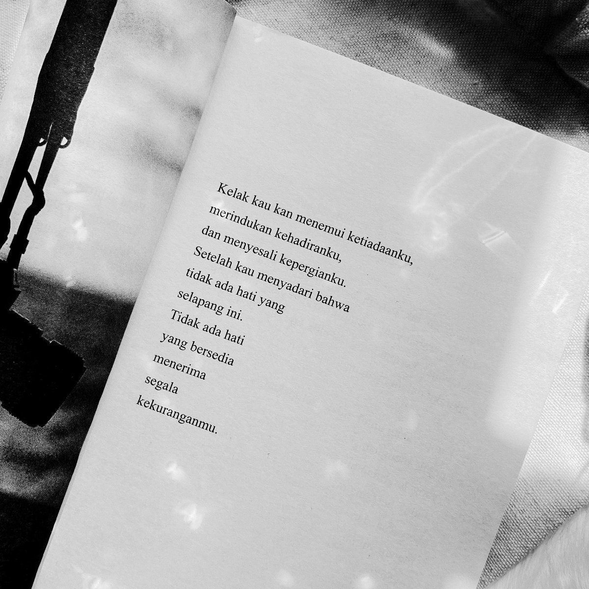 MustaqimJiwa's tweet image. "Kau akan menyadari bahwa tidak ada hati yang bersedia menerima segala kekuranganmu."

— Ikhlas Paling Serius