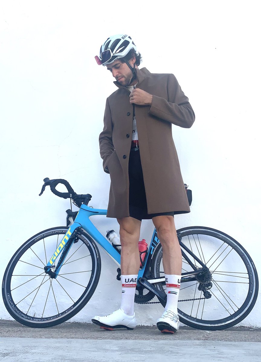 albertodeisidro's tweet photo. Después de estar buscando un par de años una chaqueta de invierno para la 🚲 creo que ya la he encontrado 🤣🙏🏻 Gracias a @Mango por su patrocinio, deseando que llegue el rico invierno 🥶 ❄️ P.d es viernes y hay que ponerle un poco de humor al día https://t.co/nAPZZEe0zW