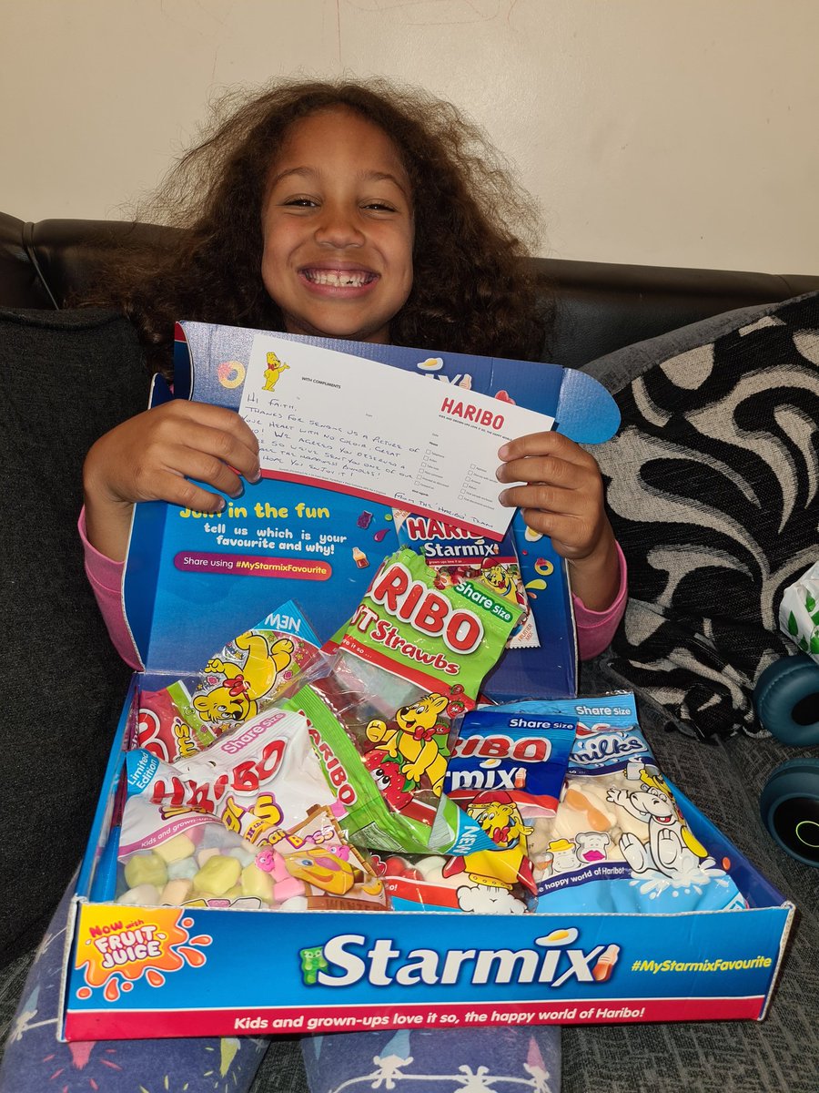 suzannedarts's tweet photo. @OfficialHARIBO Faith says "thanks for the massive box of sweets". #sharehapiness bundles. https://t.co/bUDVazNWCR