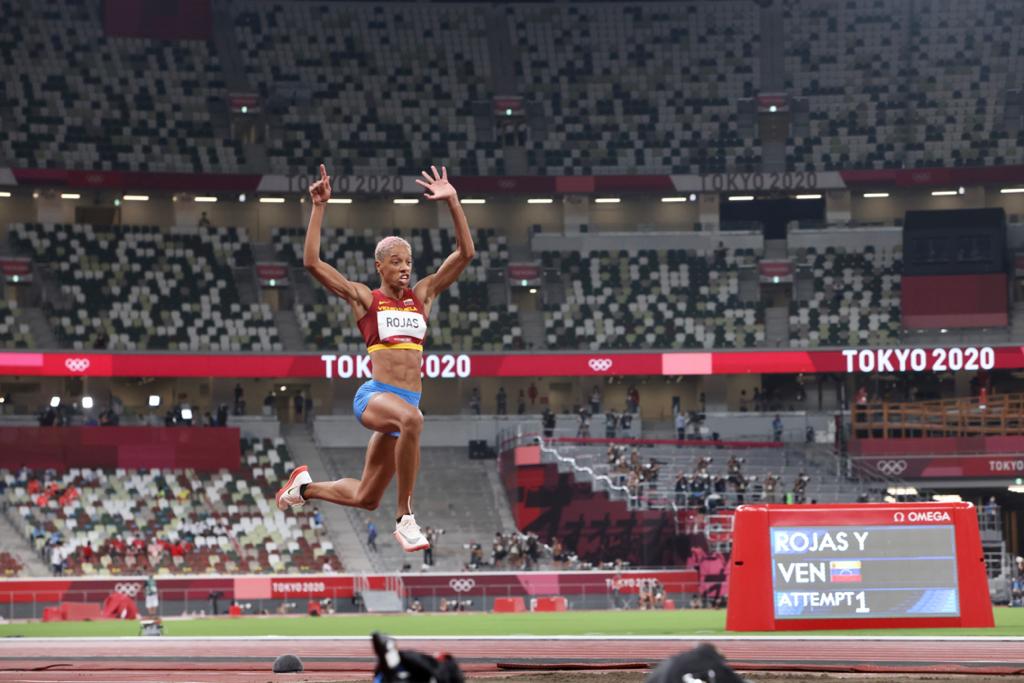 La gran final del salto triple será el 1 de agosto en el estadio olímpico de #Tokyo2020. Yulimar Rojas buscará hacer historia 🇻🇪🇯🇵

Hora: 7:15 am VENEZUELA.

💛💙❤

Vamos @TeamRojas45

📷 Edixon Gámez

#VuelaYuliVuela #JuegosOlimpicos #Tokyo2020