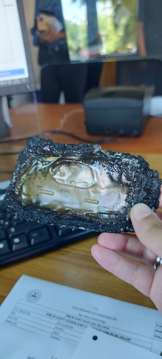 Kayseride iki gün önce çıkan yangında sürücü belgesi yanan vatandaşımızın yenileme işlemini yerine getirdik bazı acıların tarifi yok ve sadece gözlerden okunur <a href="/IlceKocasinan/">Kocasinan İlçe Nüfus Müdürlüğü</a> müdürlüğü olarak yangında zarar görmüş vatandaşlarımızın rendevusuz her türlü işlemi yaparız 
<a href="/sefikaygol/">Şefik AYGÖL</a>