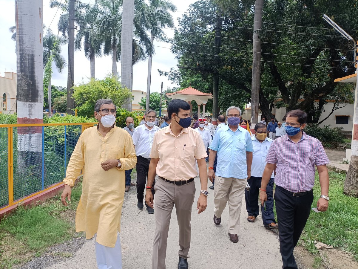 AdminGhazipur's tweet photo. माननीय मुख्यमंत्री जी के  संभावित आगमन को देखते हुए आज  पुलिस अधीक्षक के साथ पीजी कॉलेज गोराबाजार का निरीक्षण किया गया और  संबंधित को आवश्यक दिशा निर्देश दिया गया। @UPGovt @CMOfficeUP https://t.co/LoX3hGztPR