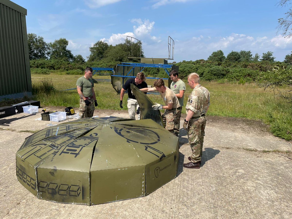 ArmourLab's tweet image. #ATDU hosted Mr Steen Bisgaard from @GuaardTech in Australia. 

Steen is the founder of GuaardTech,  providing life size 2D and 3D robotic vehicle targets. 

#SASC QMSI and soldiers from #AJAX assembled a T-80 &amp;amp; SA-6 with the intention of conducting Live Firing trials this Autumn