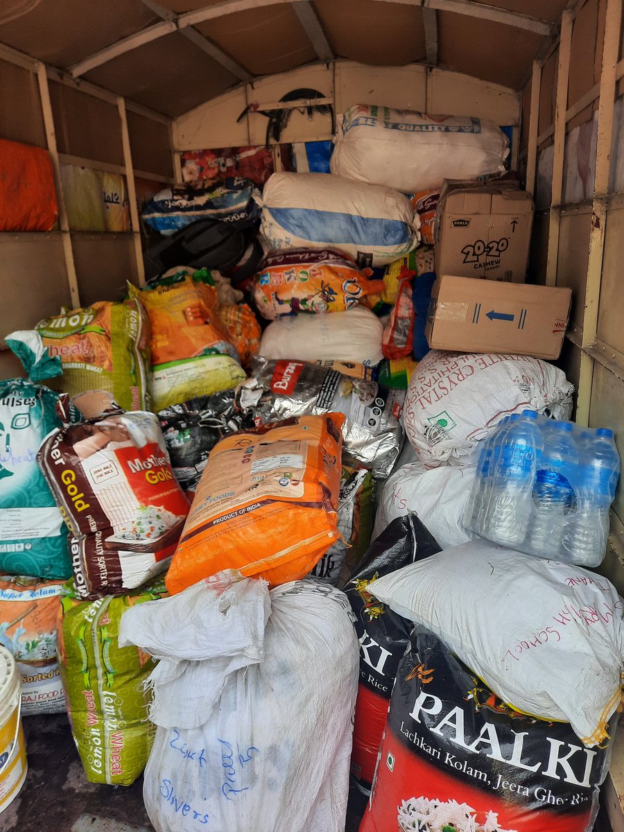 Chiragshah3088's tweet photo. Cycle Yug Thane - Cycle Chalao Desh Bachao Congratulates students of St. Mary High School Thane for Organising donation camp for the Konkan Flood Relief in just 2 days and glad that we too have a small contribution.
#bycs #support #KonkanFloods #cycleyugthane #BYCSIndia #cycle https://t.co/lUgyq2Px6w