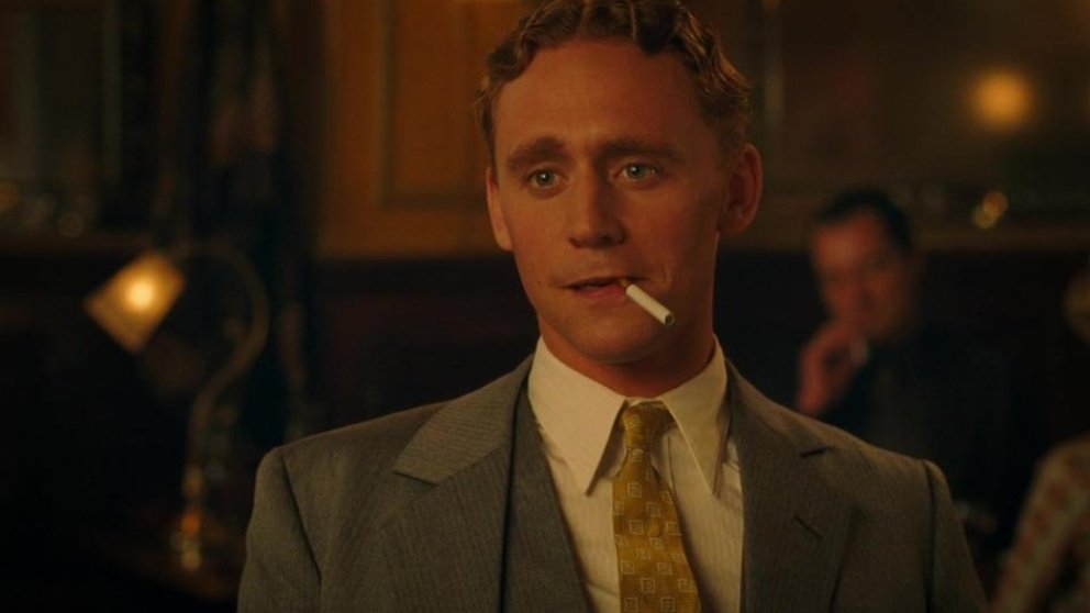 quiksilvcr's tweet photo. if smoking bad why does tom hiddleston look so sexy doing it https://t.co/PJGQohjMnu