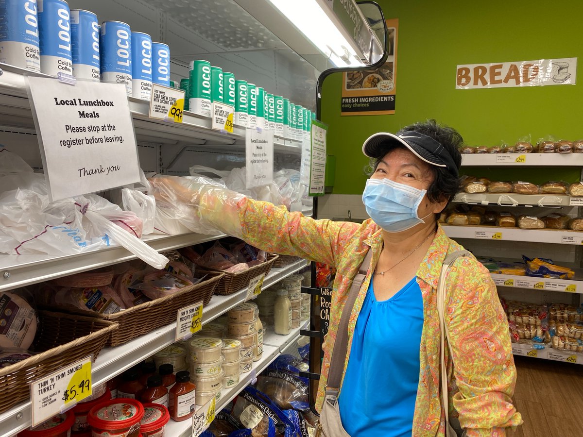 Our Local Lunchbox locations are serving free breakfast and lunch to hundreds of kids and teens everyday -- including these families picking up meals at @DailyTableMkt. Learn more about the program at LocalLunchbox.org.