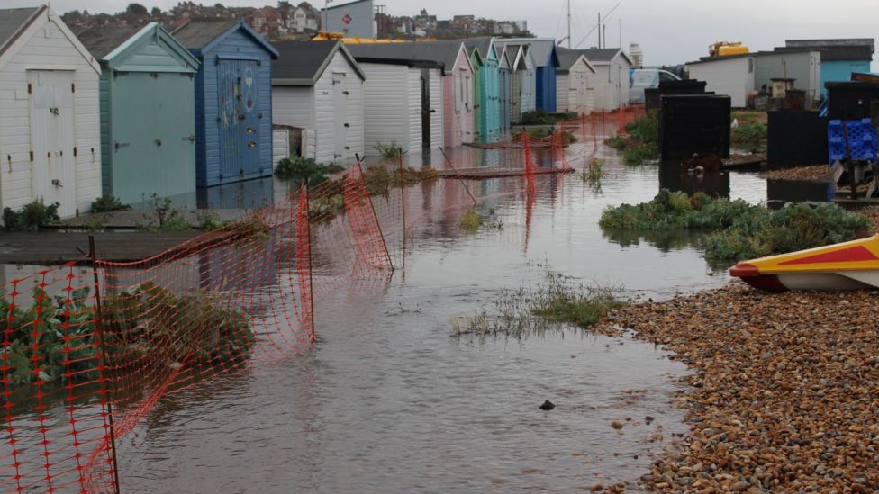 Bulverhythe Beach, west of #StLeonards, has been closed after raw sewage pumped into the sea
bbc.co.uk/news/uk-englan…
