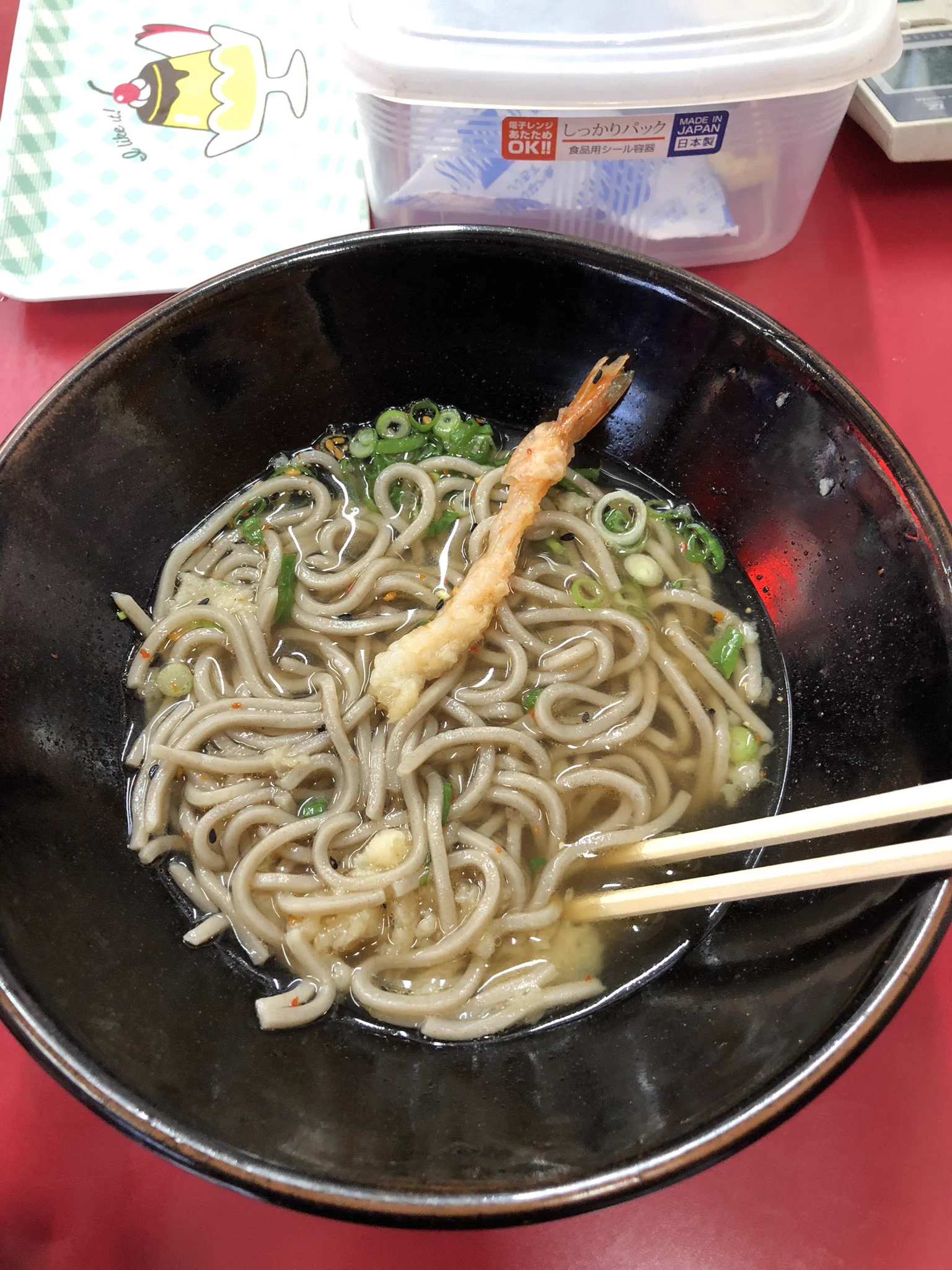 巨大なエビ天が乗っていると思ったら？衣を剥がすと中身にガッカリwww