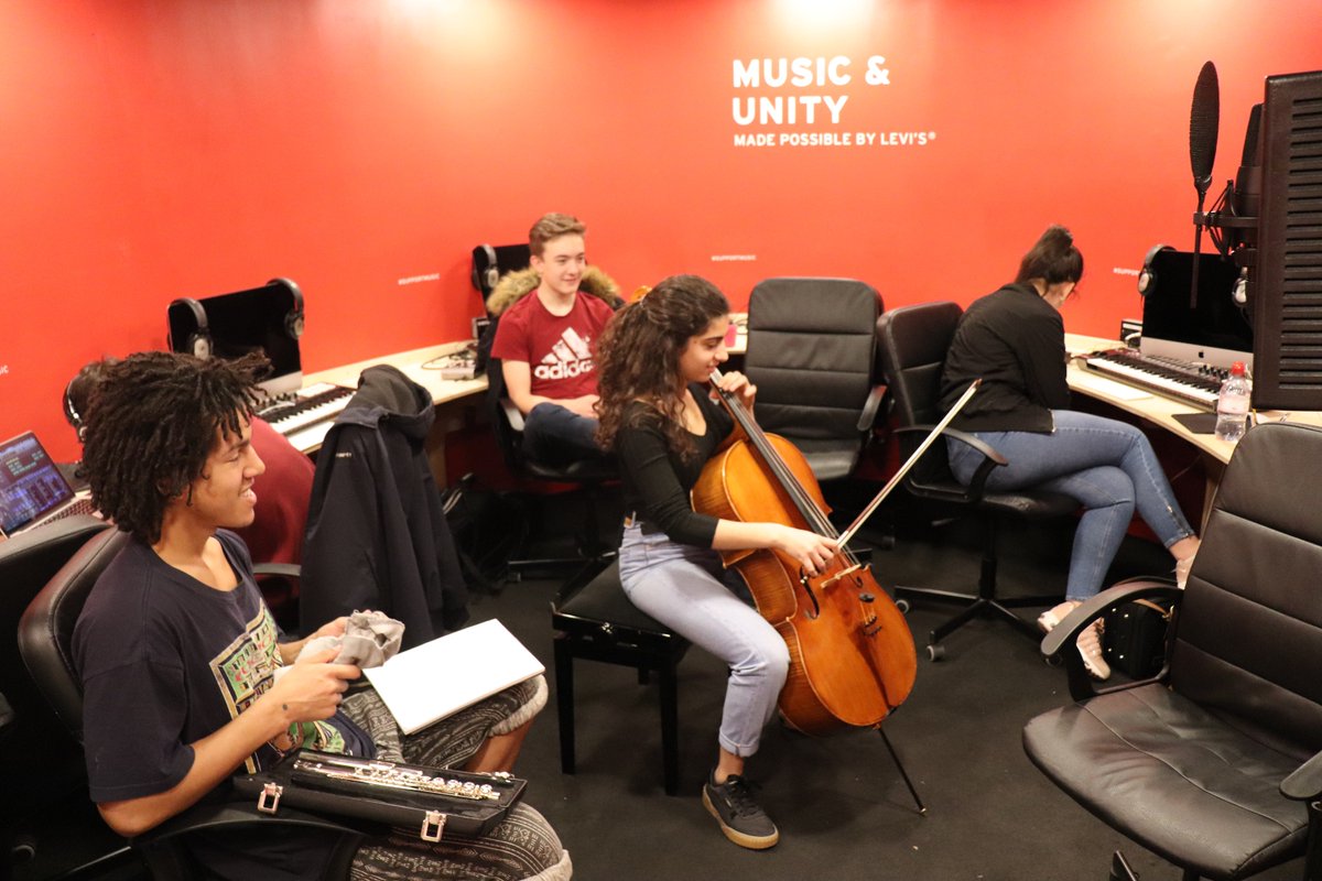 Z_arts_mcr's tweet photo. Fancy performing at @rncmlive? We have a brilliant opportunity for #youngmusicians this summer. Work with industry professionals to create new songs!
Find out more and book here: https://t.co/7vrktSxlEI
#hulme #manchester #music #thingstodothissummer https://t.co/QvNht0VSPF