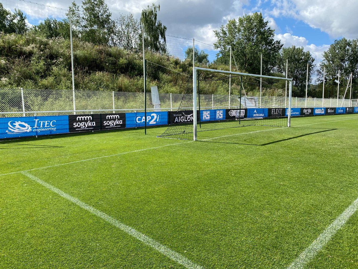 Habillage du Stade des Marais aux couleurs du <a href="/FCCOISE/">FC Chambly Oise ⚽️</a> 
Une réalisation PPF Disign