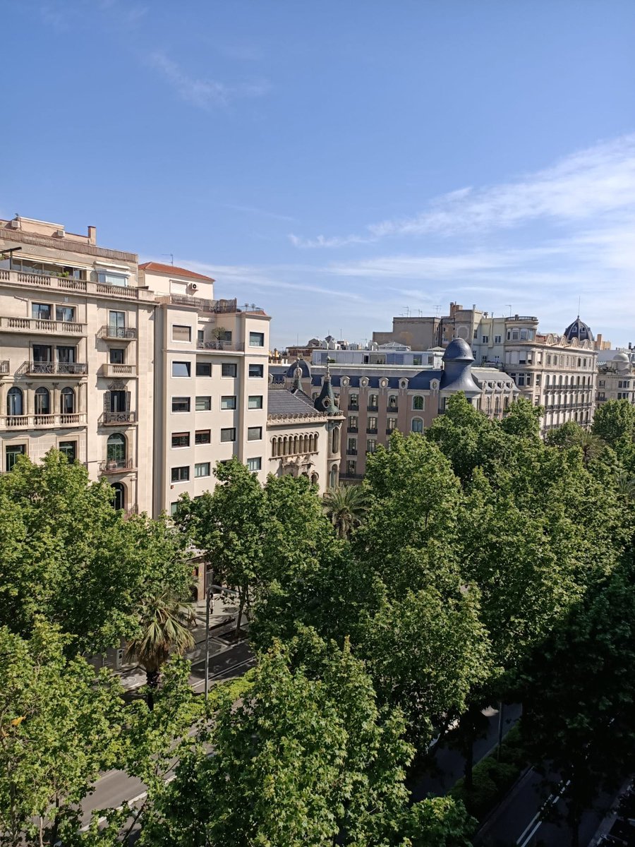 UNDATIA's tweet photo. 👉 ¡Vistas desde la oficina! ¿Qué os parecen? 🤔
Poder salir un momento al balcón para disfrutar de esta perspectiva de la Diagonal de #Barcelona nos carga las pilas para continuar dándolo todo con nuestros clientes 💪
🤩 Agradecidos 🤩 #barcelona #avenidadiagonal #comunicación https://t.co/Nj6aolFmHC