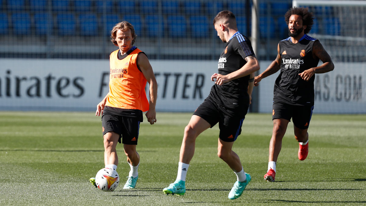 realmadriden's tweet photo. 🎶 It's Friday then... 🎶 https://t.co/sqy0hcaLfK