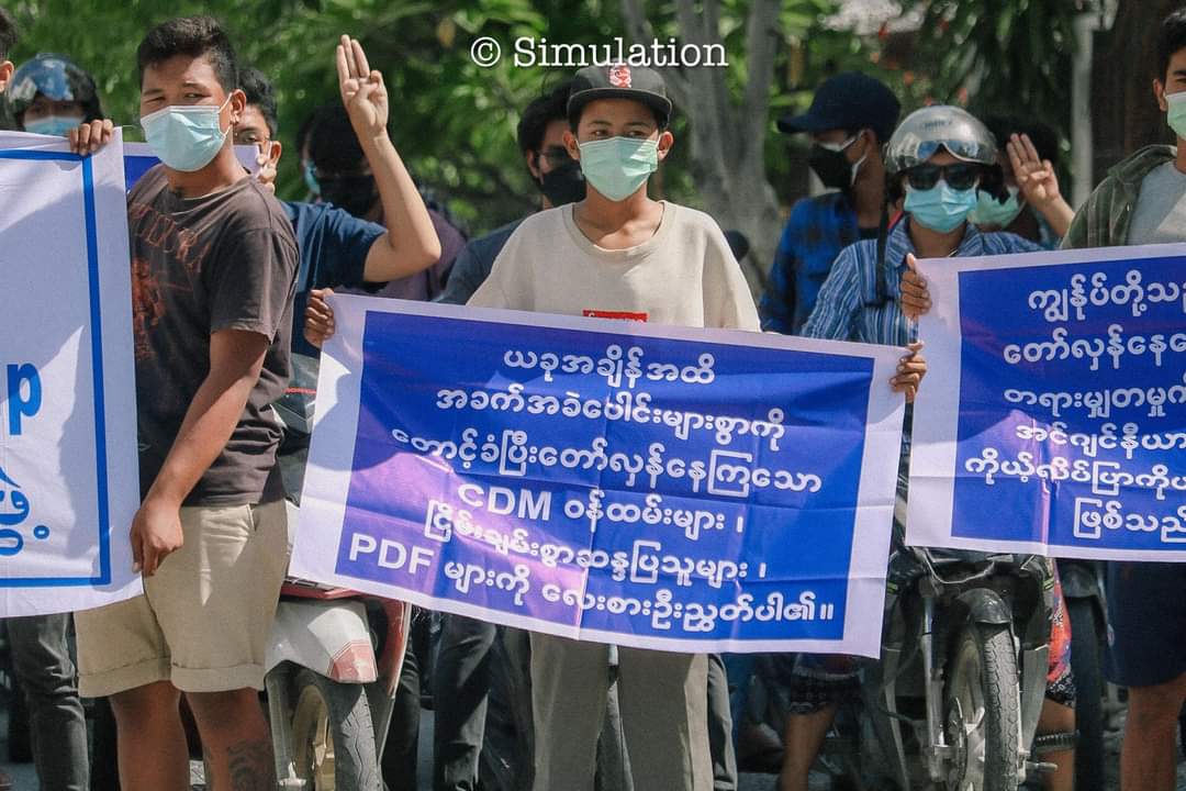 LeeDam_3's tweet photo. Engineers in #Mandalay  took to the streets on their motorbikes to denounce the Dictator, screaming anti-coup slogans.
#OurGovernmentNUG
#July30Coup 
#WhatsHappeningInMyanmar https://t.co/7CShIe9FEq