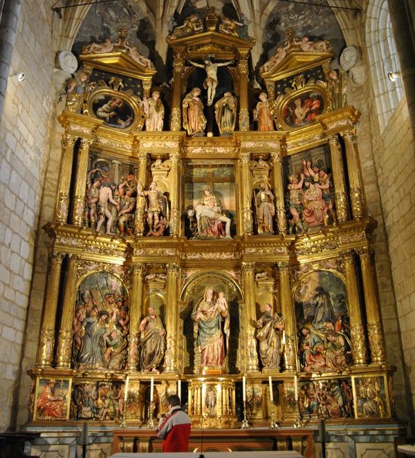 akraka's tweet photo. @EfemeridesArte Me alegro de que la primera haya sido el retablo de mí pueblo.
Iglesia de Santa María en #Torrelobaton, provincia de #Valladolid.
Raro que no haya sido una foto del castillo. https://t.co/SC27581Bwk