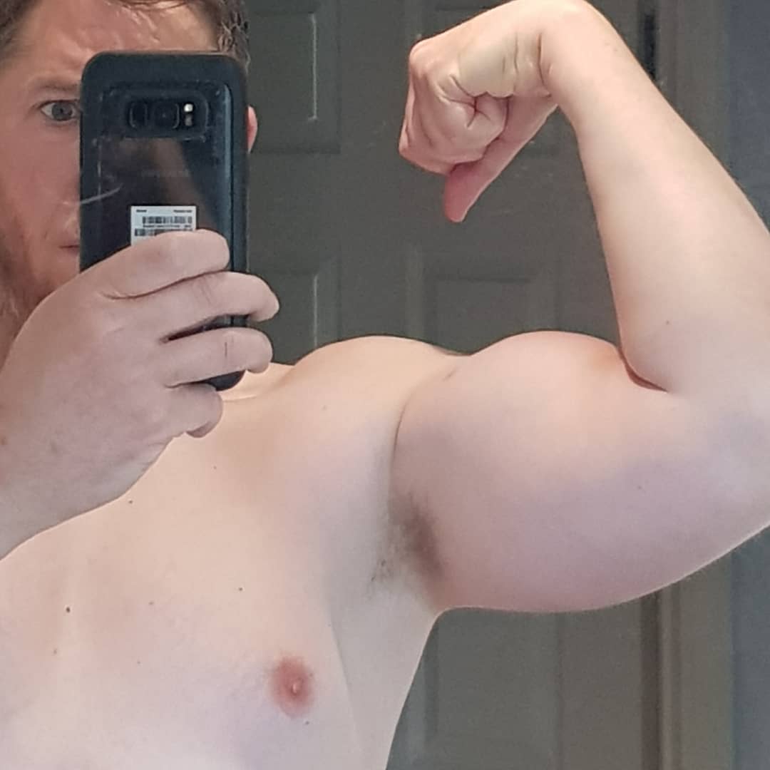 GavinWi79234383's tweet photo. When the gym lighting sucks and you have to use your bathroom to see you do have as good a #pump as it feels 🤣💪💪💪
#ArmDay #flexfriday💪 #bodybuılding #triceps #bigbiceps #muscles #sizeistheprize #biggerisbetter #getswole #projectmutate #projecthulk #projecttoobigforsleeves https://t.co/0kDZCmdjSz