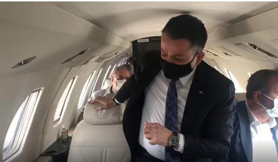 📌Pakdemirli: "Envanterimizde yangın söndürme uçağı yok"

📌Bakanlığın envanterinde yangın söndürme uçağı yok ama kendisinin seyahatlerinde sürekli kullandığı, Orman Bakanlığı'na ait Cessna Citation VI tipi özel jet var. #TürkiyeYanıyor
#ProtestoEdiyorum 
#istifa <a href="/bekirpakdemirli/">Dr. Bekir Pakdemirli</a>