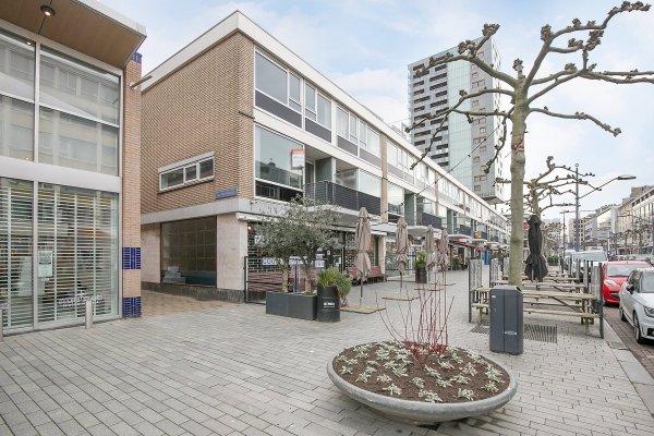 110m2 #Kantoorruimte met eigen entree midden in #rotterdamcentrum!🤩Uitzicht op bruisende en inspirerende Karel Doormanstraat. Uitstekend bereikbaar met auto en OV. De gunstige en toch rustige ligging maakt een unieke kans!📍van Bijlandtplaats👉Meer info: bit.ly/3zTo9Oi