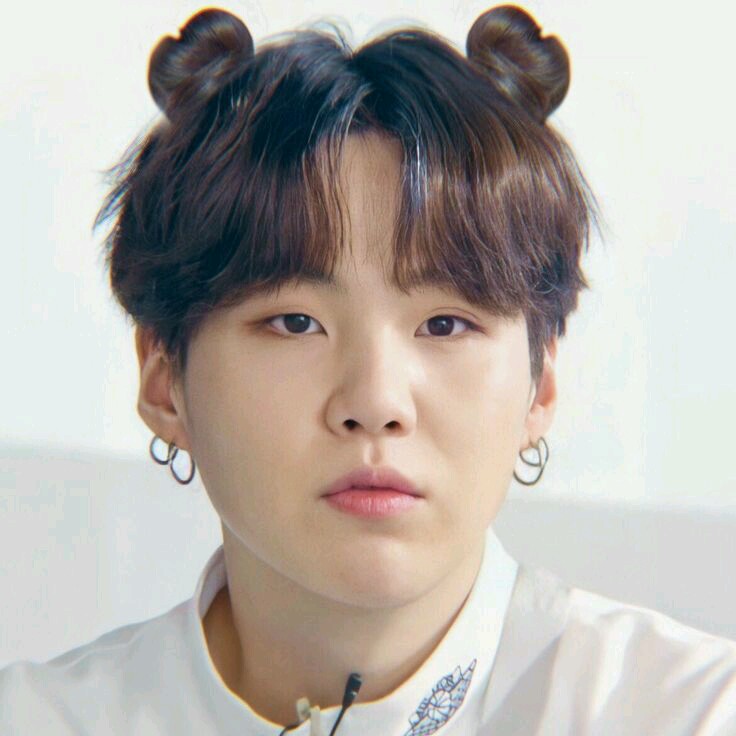 chu19002837's tweet photo. Suga:                                     Yoongi: https://t.co/PoyXzXB1bt