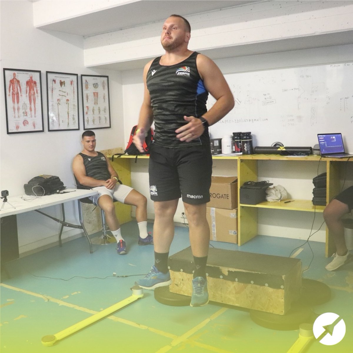 microgate's tweet photo. For many years we have collaborated with @ZebreRugby and the franchigia multicolor trainers #WeAreZebre from Giovanni Biondi.
Photos show jump and sprint tests over 10 and 30 meters with #witty and #optojump.
#microgate #sportlab #sportscience
Photo Credits: Zebre Rugby https://t.co/o4QxCjtkgn