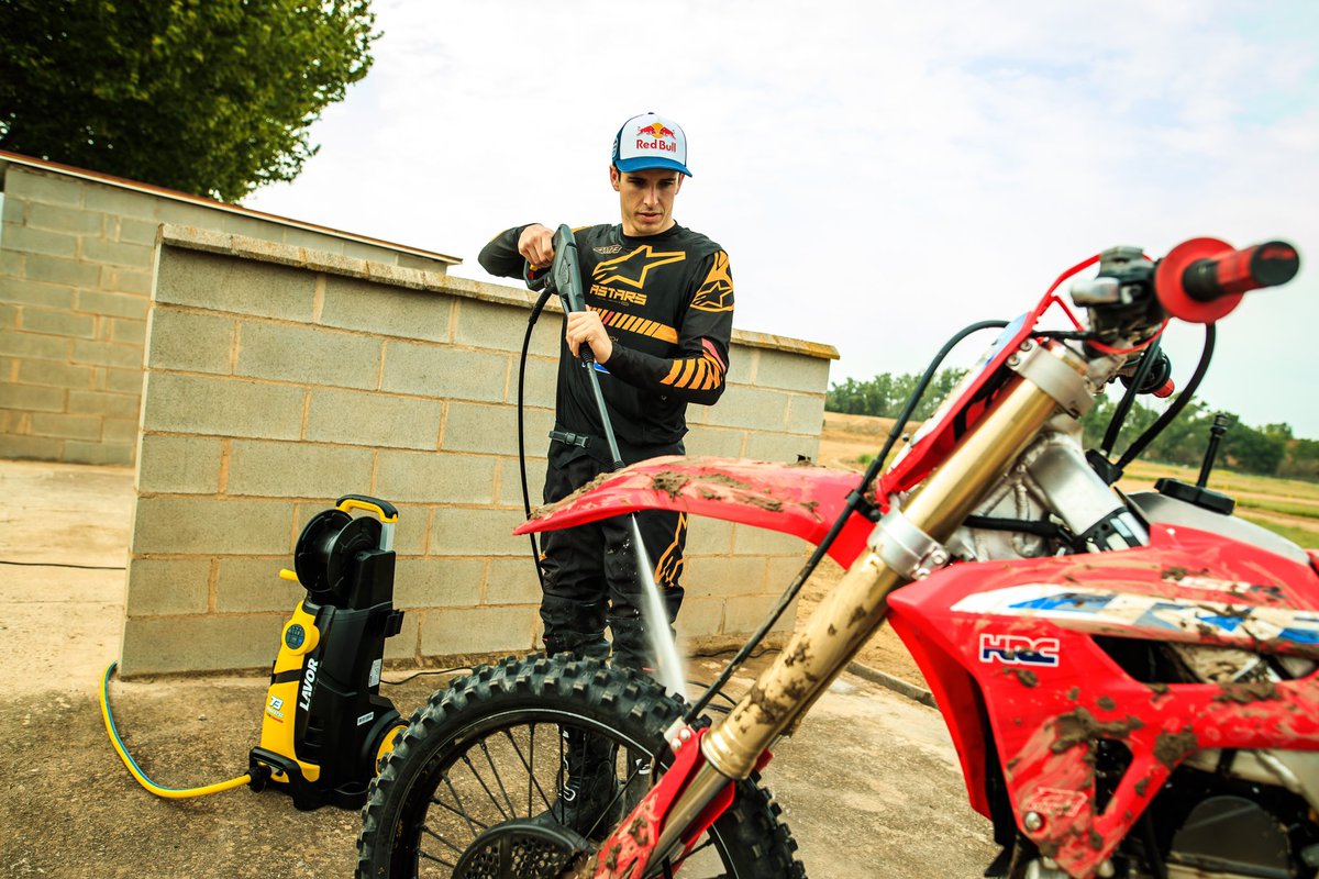 alexmarquez73's tweet photo. Un día más de MX, un día menos para el GP de Styria! 💪🏼
One day more of MX training! One day less for the #StyrianGP!
#AM73 #LAVOR #simplystronger https://t.co/zxBYRi1ICb