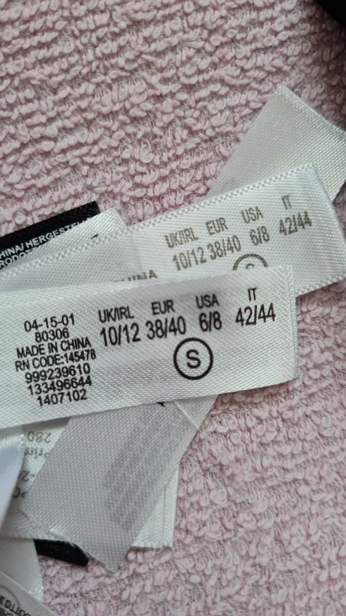 simapuma123's tweet image. Since when is S a 38/40?? Wtf dude
So what? Im suddenly XS, XXS? 
I was XS at 45kg, now im 54 and im somehow still XS? I dont get it. #clothingsize #shopping #fastfashion @Primark