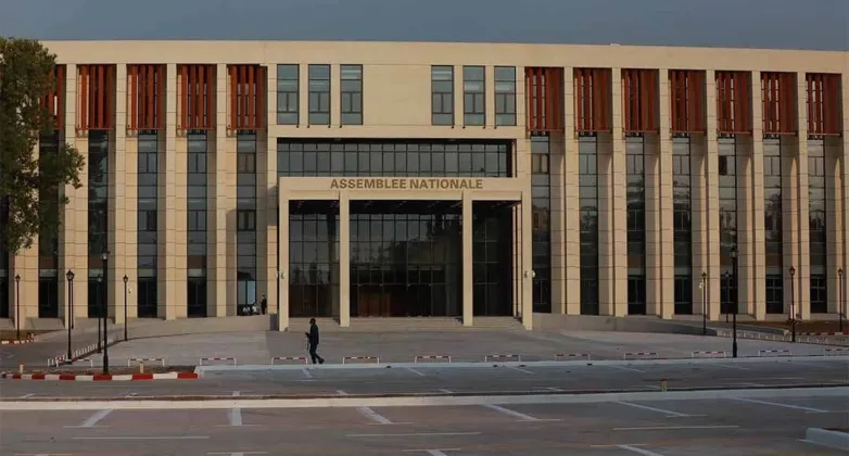 Le projet de loi autorisant la ratification de l’accord de financement additionnel de 6,5 milliards Fcfa de la Banque mondiale, pour renforcer la riposte à la #Covid_19 en République du Congo a été approuvé par l’Assemblée nationale et le Sénat. 

#Brazzaville #ChezMoiAuCongo