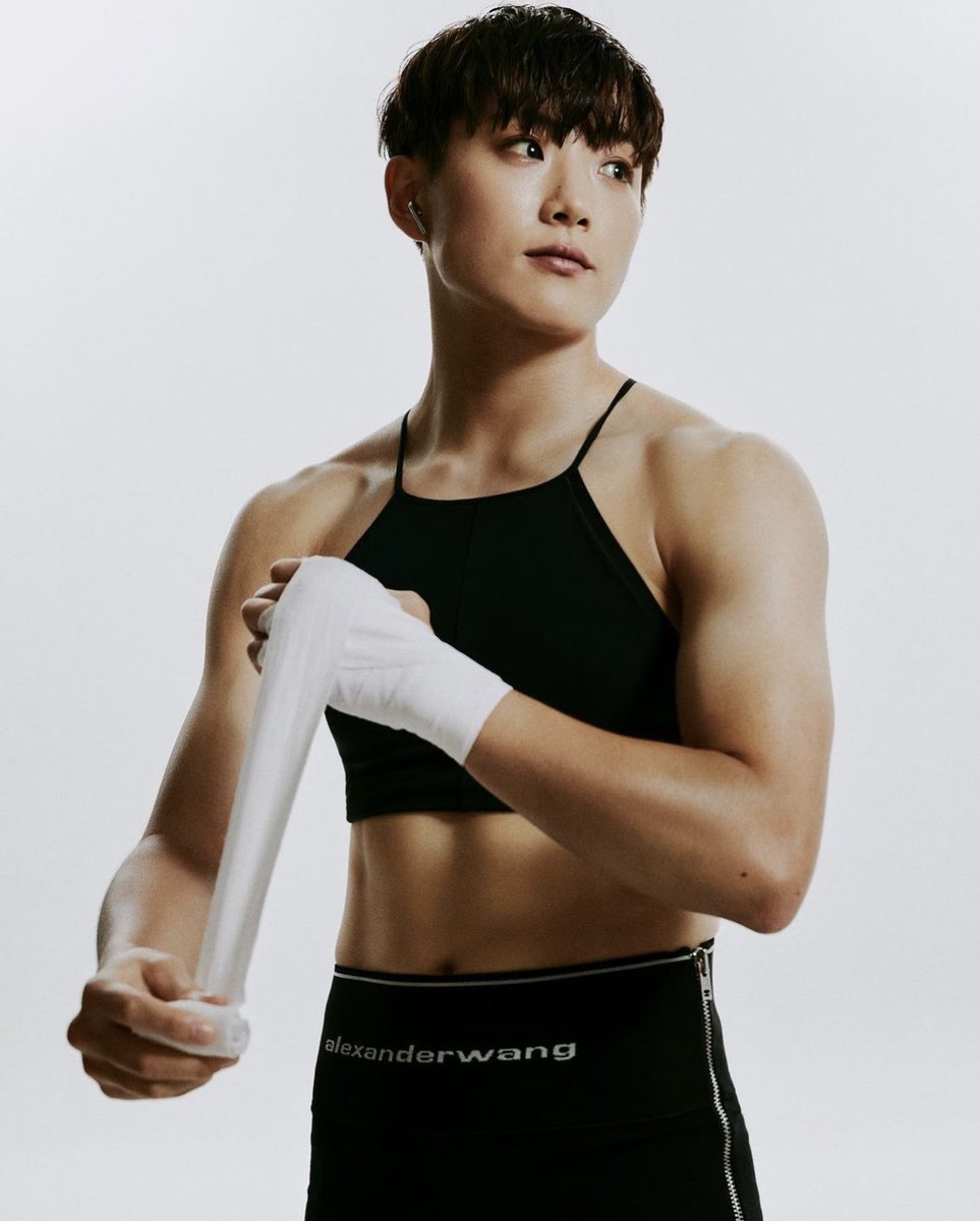 cargo_pilot's tweet photo. 얘들아 복싱 오연지 선수 화보…🥵🥵🥵 https://t.co/LbFdOiBLmN