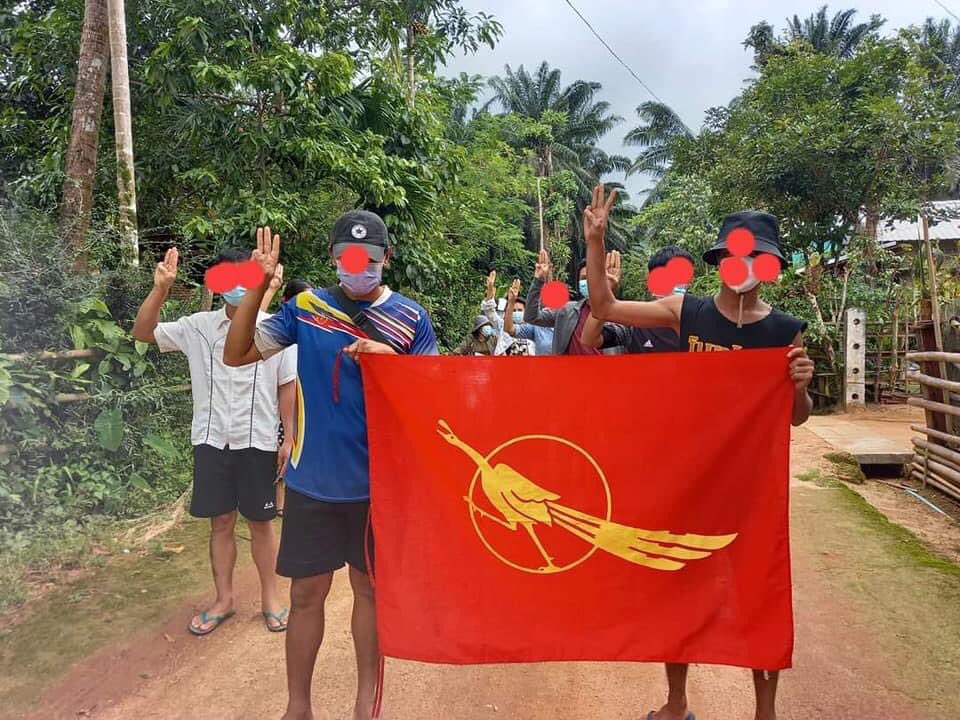silverqueen9472's tweet photo. Fearless protesters from Nyinmaw village Launglon township marched and protested against military dictatorship on July 30.
#OurGovernmentNUG   #WhatsHappeningInMyanmar #July30Coup https://t.co/u6Pu88xFXu