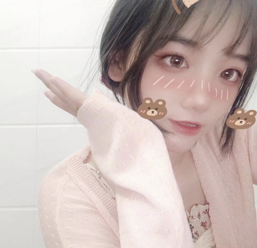 Fo6Zn's tweet photo. 嘴巴里的舌头是很灵活的
#福利姬 #反差婊 #萝莉  #裸聊 #文爱 #磕炮 #母狗 #调教 #骚逼 #自慰 #反差 #兼职 https://t.co/VSB8qhl7GY