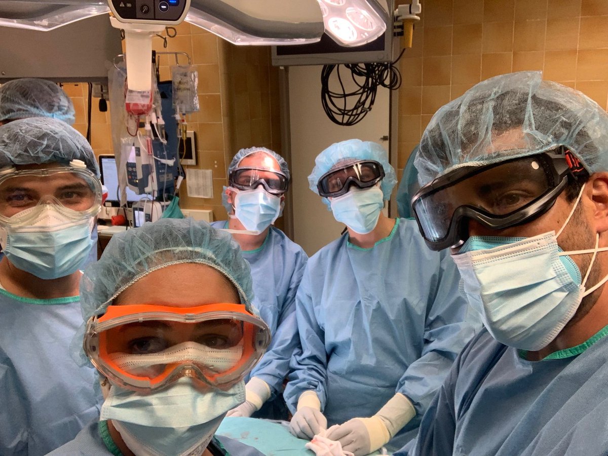 Urgent repair of tracheal laceration in times of COVID. Last surgery before holidays. Proud of being part of this team!!💪💪 #CTRClinic