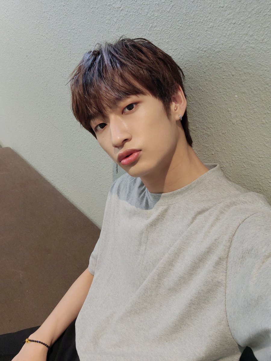 OmegaX_members's tweet photo. [#OX]

제가 회색을 좋아해서 ~ 😆😆💜

#OMEGA_X #오메가엑스 #태동 https://t.co/SWiEOFjsb6