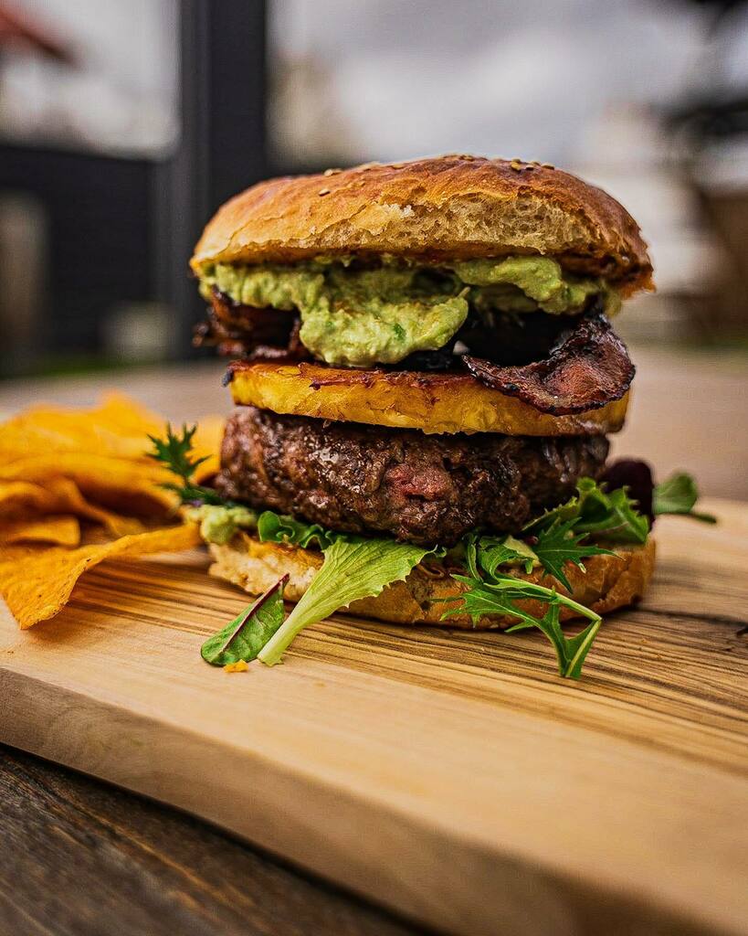 Freund‼️ Es ist Zeit fürs Wochenende‼️ Also aufhören zu Arbeiten und ab an den Grill‼️

Friends‼️ It’s Time for the Weekend‼️ Stop working and start grilling‼️

#burger #hamburger #cheeseburger #avocado #guacamole #essenstipps #grilltipps #wochenendtipps #ananas #wagyu #beef…