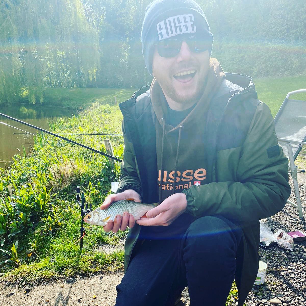 hff_fishing's tweet photo. Meet the crew!

—Tom—

1. How long have you been fishing? 20 years

2. What’s your PB Carp? 20lbs 

3. What’s your favourite type of fishing? Carp fishing 

4. What is your go to method for catching fish? Pole or Method feeder 

5. What is your bait of choice? Pellet https://t.co/bg0YUeUD92