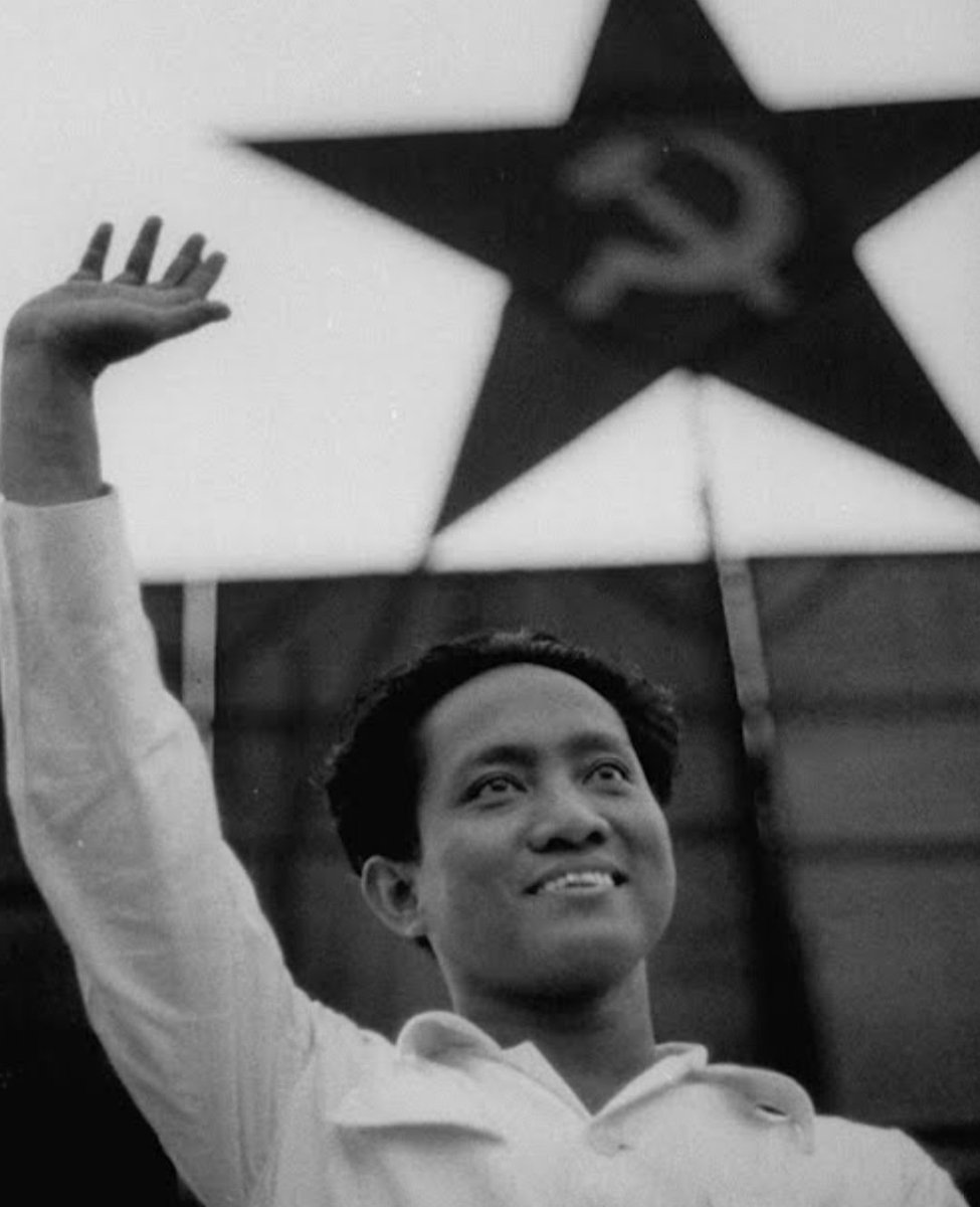 Selamat ulang tahun DN Aidit
Lahir: 30 Juli 1923
Wafat: 22 November 1965
Dipa Nusantara Aidit saat kampanye partai di Jakarta bulan September tahun 1955.
BW photo by Howard Sochurek/LIFE