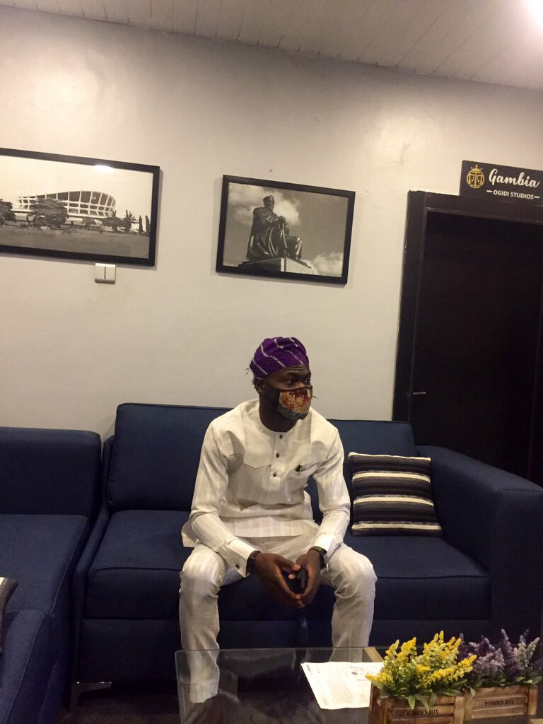 AristokratLagos's tweet photo. #FridayFastForward
The people who you see as true friends, are they really your own friend? The people you’ve showed up for, can they also go out of their way to have your back? What is the point of showing off with people who never add to your life and next phase in life? https://t.co/GP9f1TeJjO