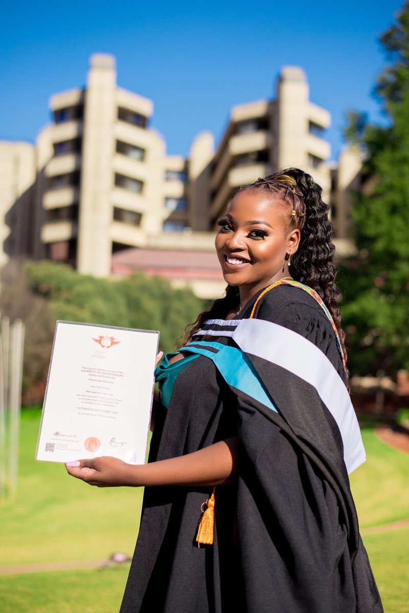 uMaNgwenya_'s tweet image. Ladies and gentlemen, an Engineering Graduate 🎓🎓💃🏽