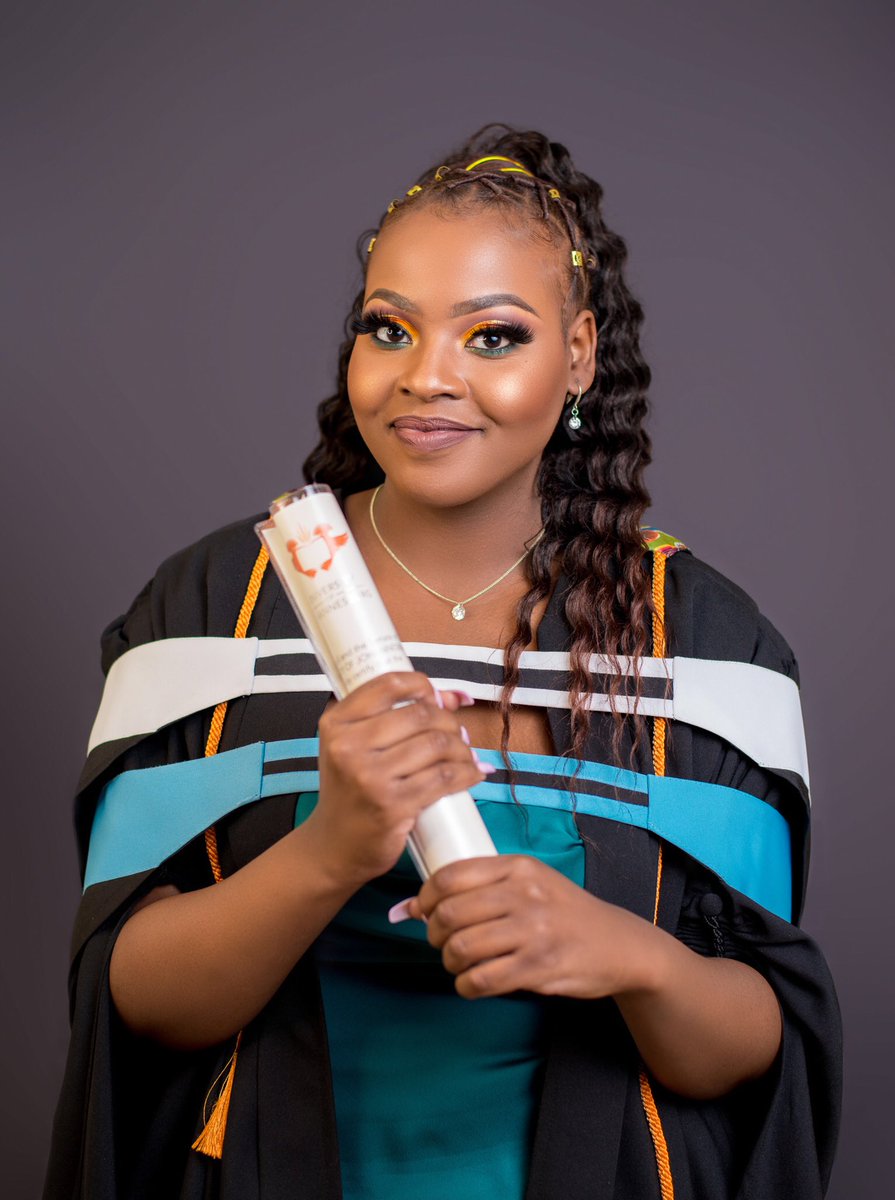 uMaNgwenya_'s tweet image. Ladies and gentlemen, an Engineering Graduate 🎓🎓💃🏽