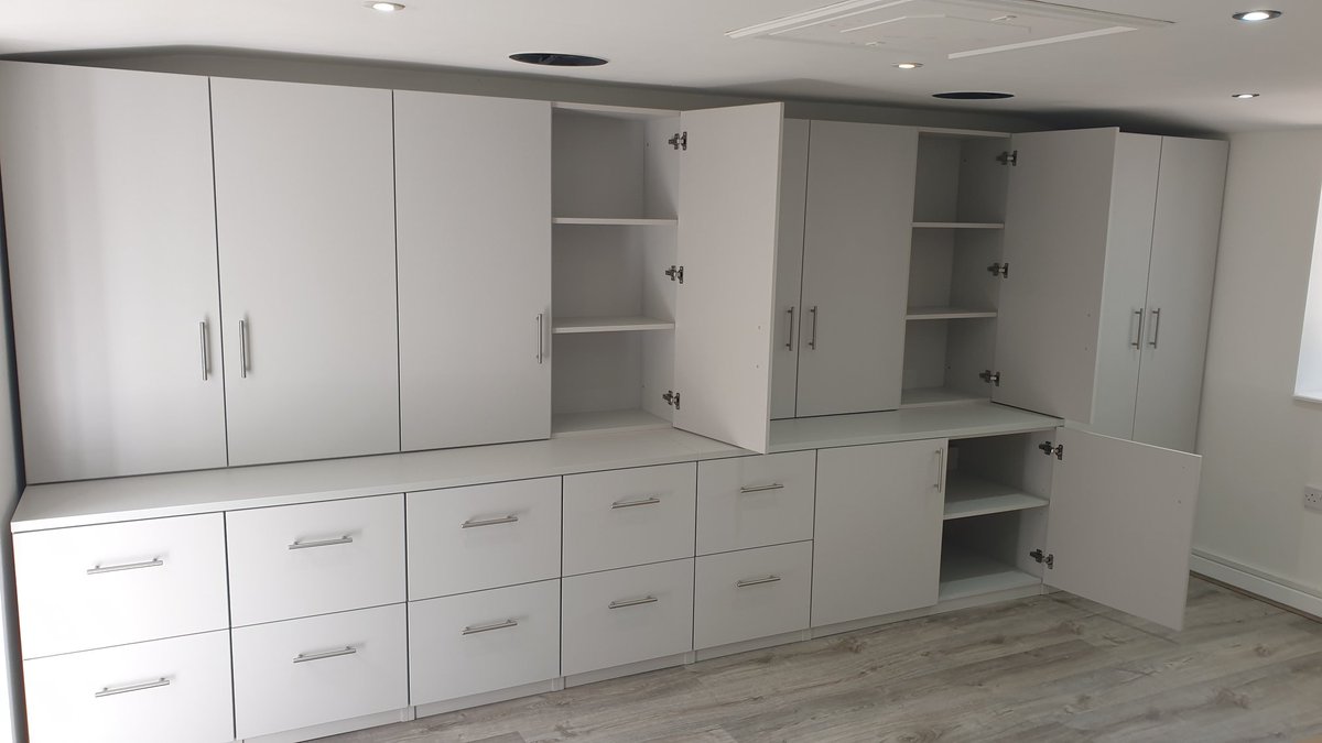 customcabsltd's tweet photo. The #qualityfurniture and #workmanship speaks for itself in this picture! Another happy customer thanks to @customcabsltd #shoplocal #Hampshire #Britishmanufacturing custom.cabinets@btconnect.com https://t.co/iLOSp6gpQd