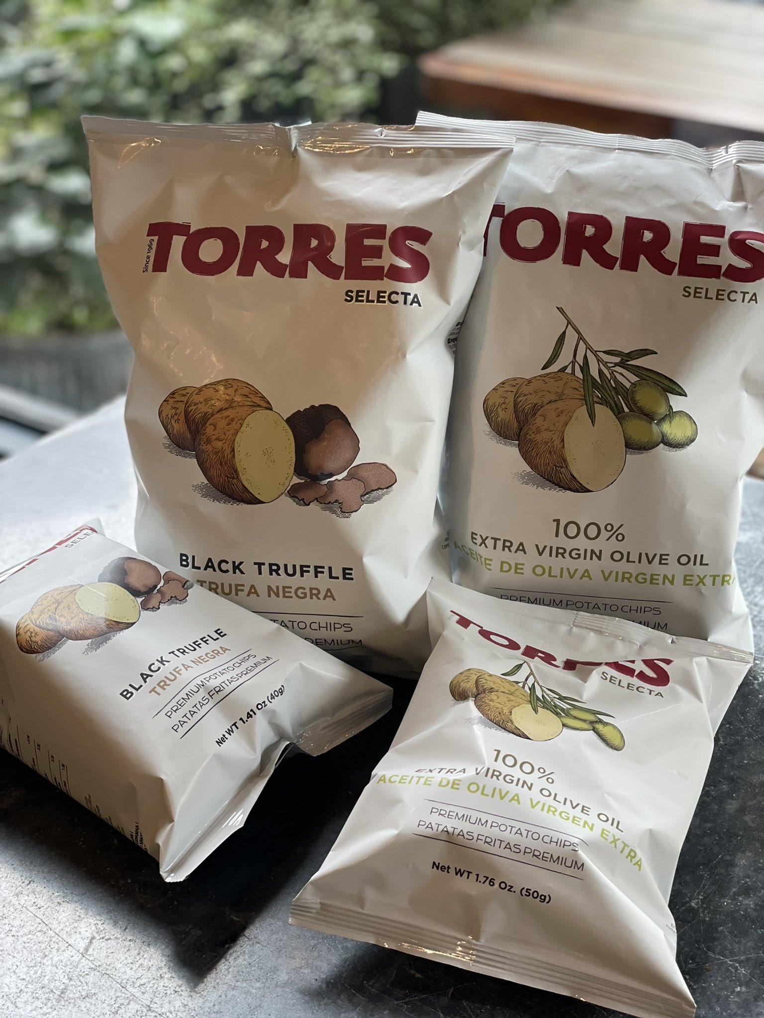 Torres Premium Potato Chips Black Truffle 1.41oz/40g - Patatas