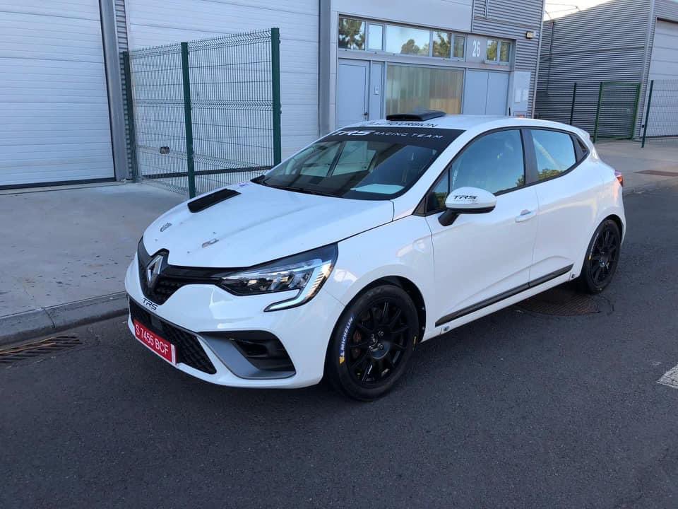 A estreia do novo Renault Clio Rally4 em Portugal será no Rali Vinho Madeira, pelas mãos de João Silva 🏁

A viatura já está na região e a apresentação das cores da máquina, será amanhã na Auto Zarco (10h30 - 12h30) ⏰