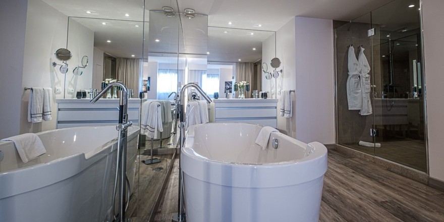 No pierdas la oportunidad de relajarte y recargar pilas en una de nuestras Habitaciones Gran Premium 🛀

#StaySafeWithMelia #MeliaLebreros #Hotel #Sevilla #Seville #HotelRoom