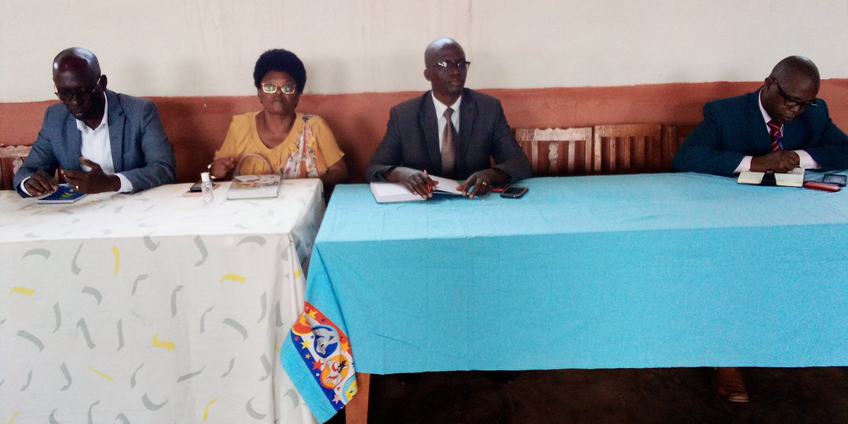 NgoziProvinc's tweet photo. Ce 30 juillet 2021,le Gouverneur Ir @BaranyikwaEpip1 a accueilli le 1er Vice-Président du @burundi_senat,qui a poursuivi sa tournée @NgoziProvince où elle a rencontré les élus locaux et les chefs de services œuvrant dans les communes de Busiga, Ngozi,Ruhororo et #Tangara
#Burundi https://t.co/l1AJVSUlco