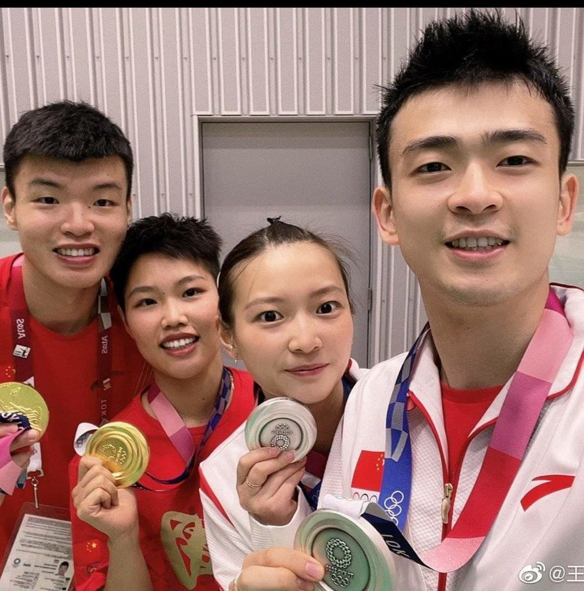 karjk's tweet photo. Same kinda picture will be posted on July-Aug 2024 from paris but only change is #HYQ and #Siwei will post with Gold medal and Huang and Yilyu will have silver😎 #Chinese mixed doubles dominance is beyond words🙏🙏 https://t.co/zyeKuzEK79
